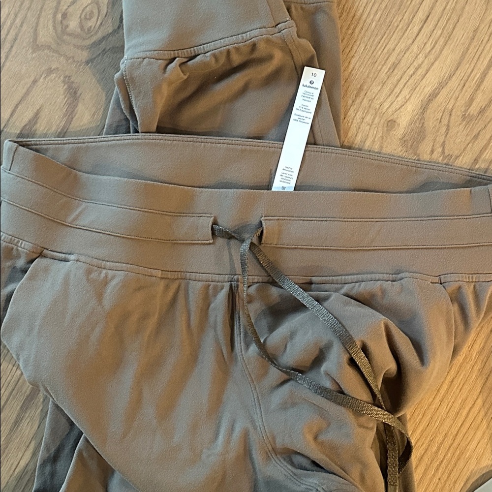 Lululemon joggers size 10 LIKE NEW